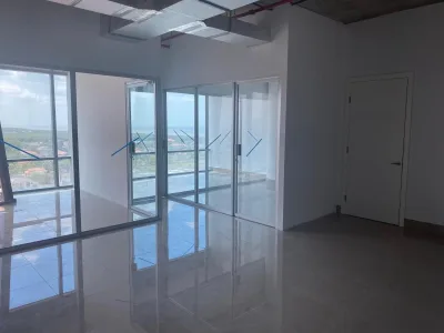 Oficina Comercial de 95 m² en Alquiler en Costa del Este