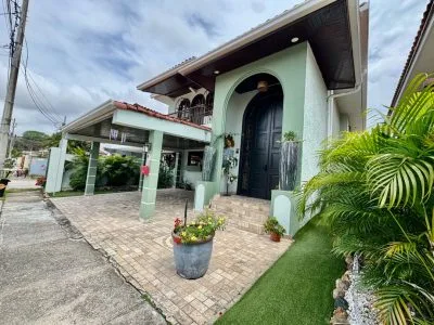 VENTA CASA BRISAS DEL GOLF CON PISCINA (EC) — imagen 4 de 10