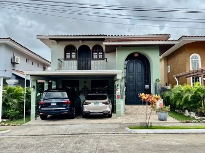 VENTA CASA BRISAS DEL GOLF CON PISCINA (EC) — imagen 3 de 10