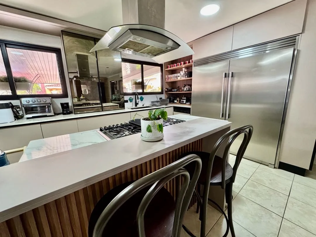 VENTA CASA BRISAS DEL GOLF CON PISCINA (EC) — imagen 1 de 10