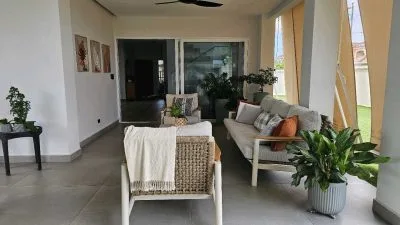VENTA CASA MODERNA EN COSTA SUR (CP) — imagen 4 de 10