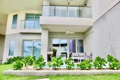 VENTA APARTAMENTO PLAYA ESCONDIDA CON PISCINA PRIVADA (EC) — imagen 3 de 10