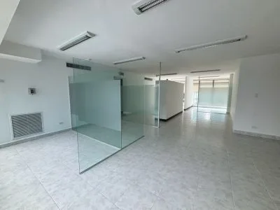 ALQUILER OFICINA EN BELLA VISTA (DV) — imagen 3 de 10
