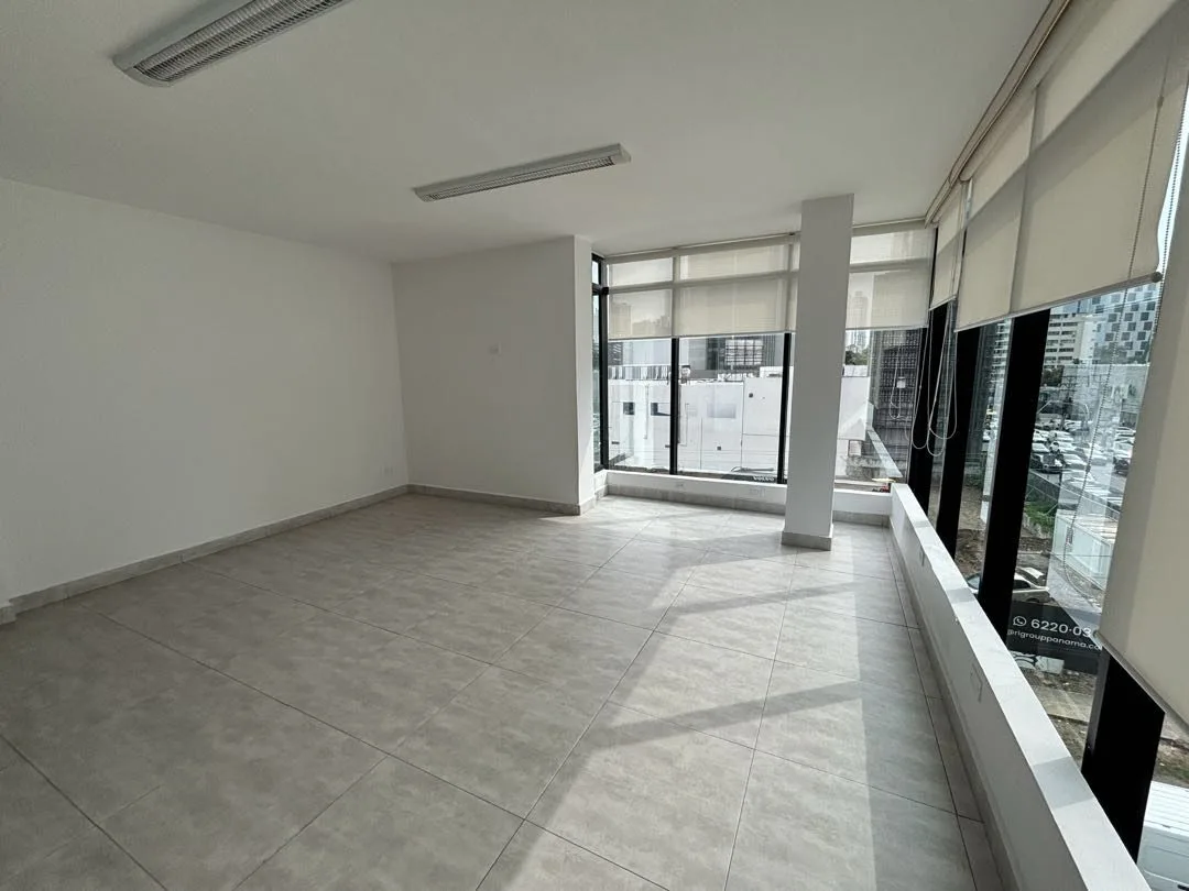 ALQUILER OFICINA EN BELLA VISTA (DV) — imagen 1 de 10