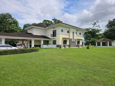 VENTA CASA CON PISCINA EN CAMINO DE CRUCES (MR)