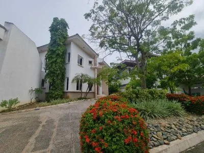 VENTA CASA BALMORAL - COSTA DEL ESTE (MR)