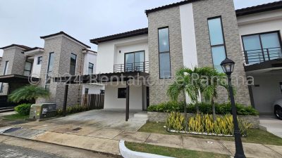 Espectacular casa full remodelada en Costa Linda