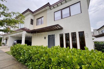 Excelente Oportunidad en Santa María. Casa Al Mejor Precio del Residencial, Ya Equipada