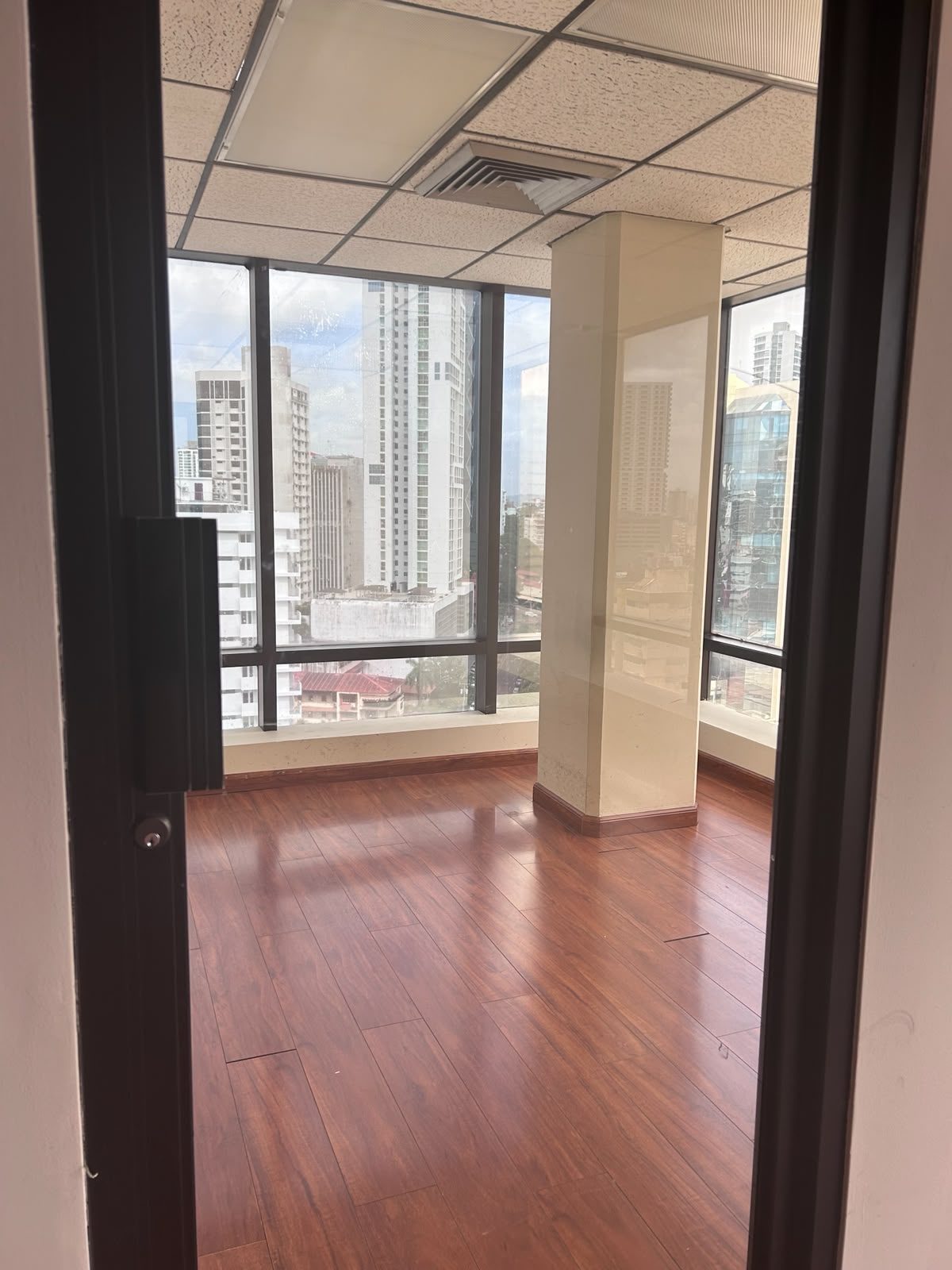 Oficina de 218 m2 en Obarrio — imagen 1 de 10